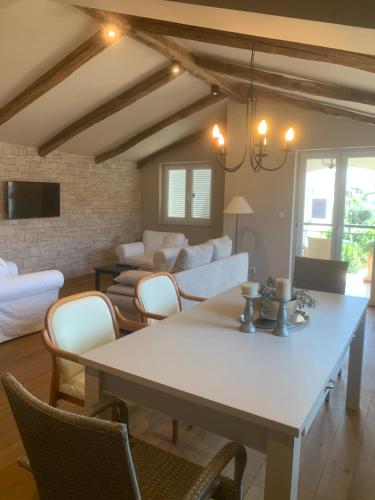 Dachgeschoss Apartment Andemi in Istrien — 4-Star Luxury Hotel in Novigrad, Croatia