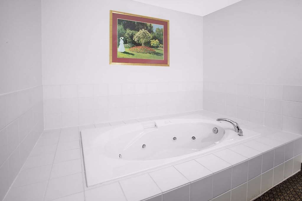 Super 8 by Wyndham Galva - photo 24