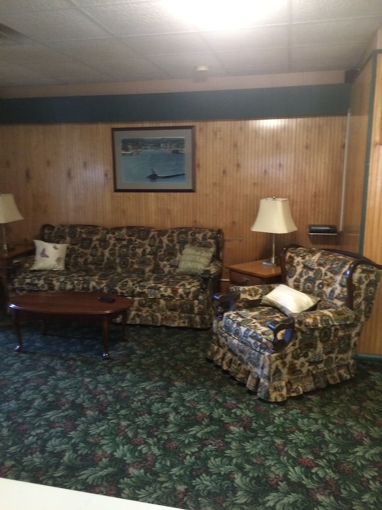 The Evergreen Motel - photo 46