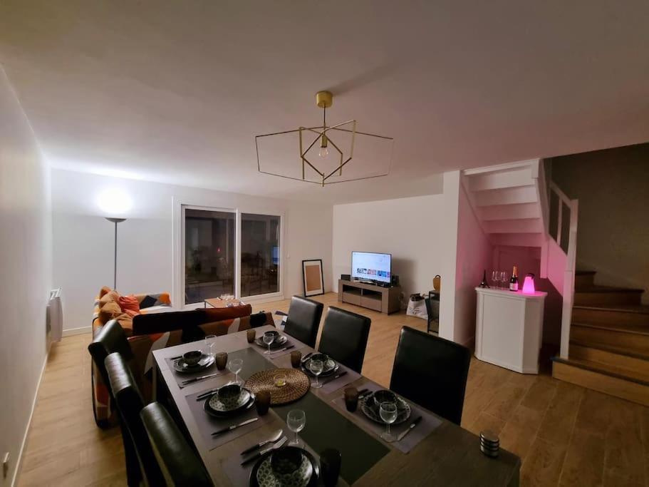 Maison Chaleureuse — 4-Star Luxury Hotel in Villepinte, France