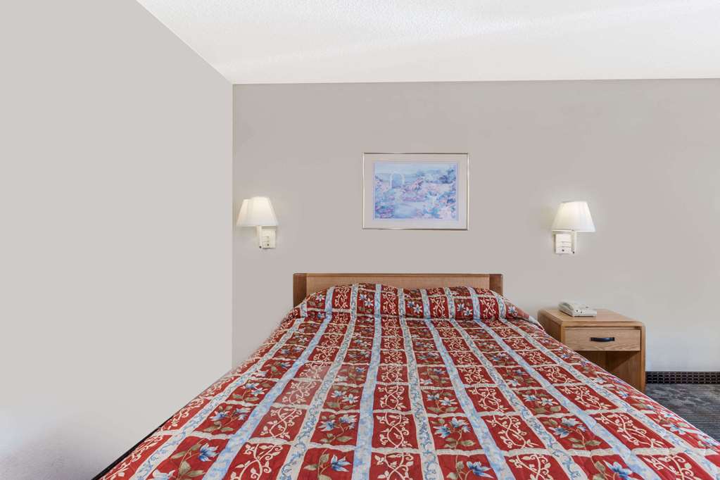 Knights Inn Fredericksburg - photo 15