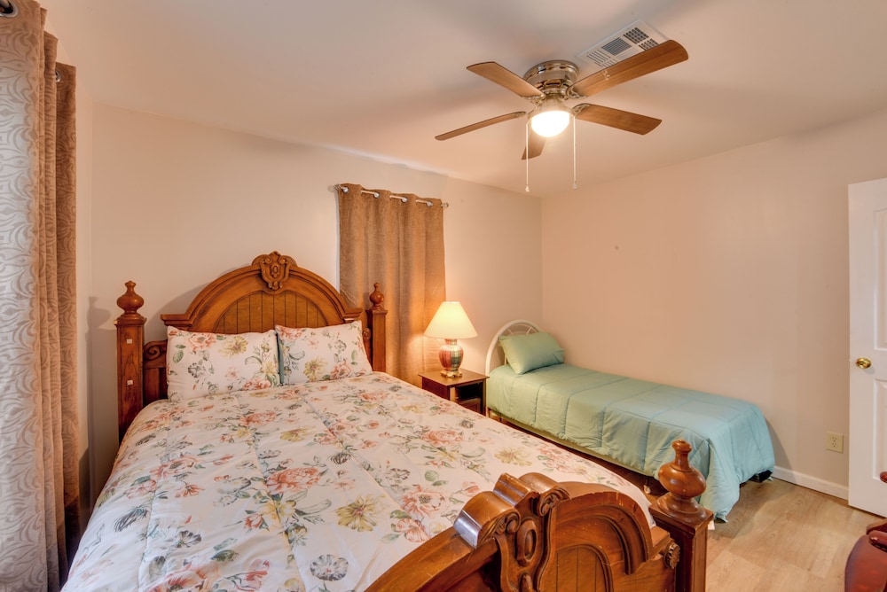 Walking Distance to Casino: Home in Westlake - photo 10