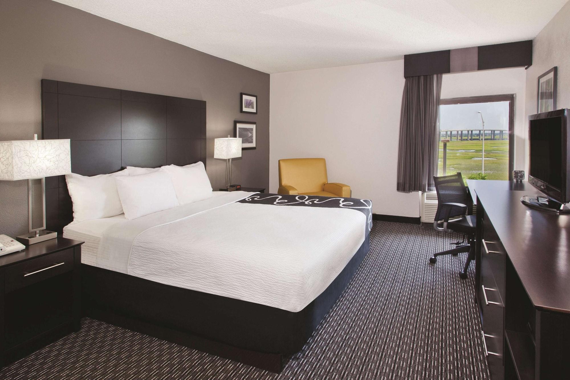 La Quinta Inn & Suites by Wyndham Charleston Riverview - photo 14