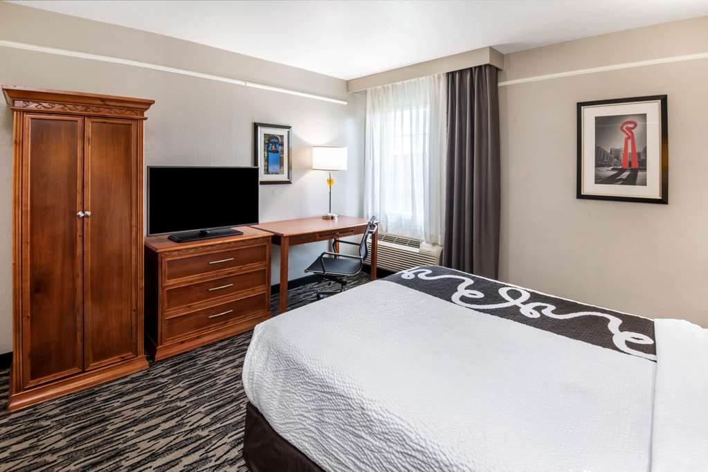 La Quinta Inn by Wyndham San Antonio Brooks City Base - photo 21