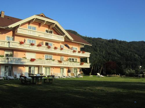 Appartementhaus Karantanien am Ossiacher See — hotel in Ossiach