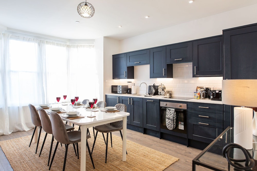 Executive : City Centre Parking City Center #1 — 5-Star Luxury Hotel in Cardiff, United Kingdom