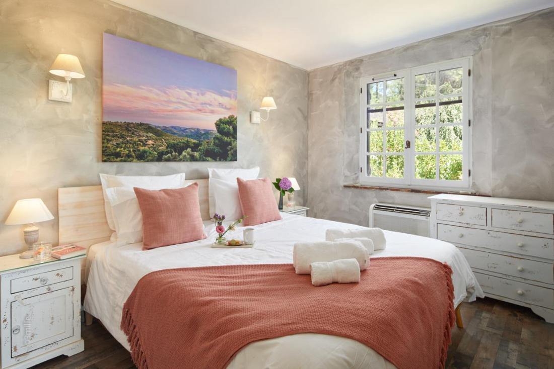 Sunlight Properties Villa Olea 5 Bedrooms with Pool — 4-Star Luxury Hotel in Le Tignet, France