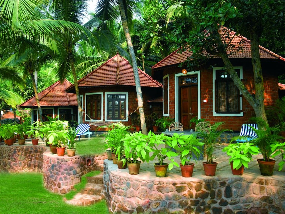 Soma Manaltheeram Ayurveda Beach Village - carbon neutral hotel in Neyyattinkara