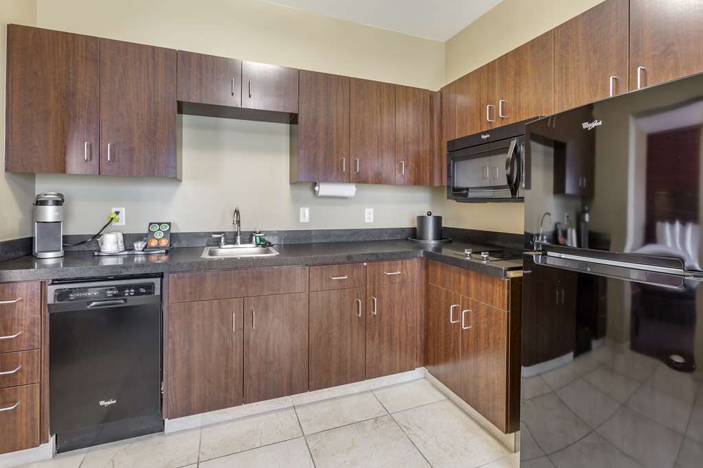 Best Western Plus Chandler Hotel & Suites - photo 22