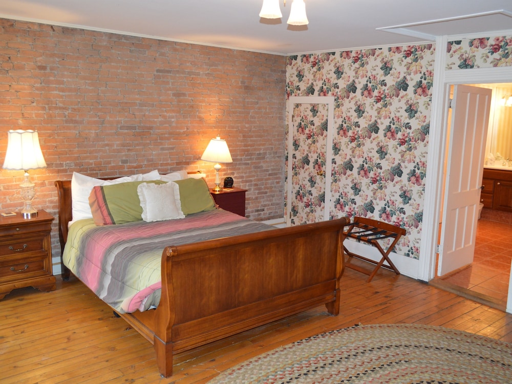 Canal Side Inn - photo 12