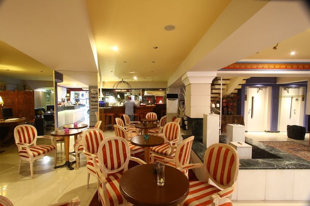 Mantas Hotel — Agioi Theodoroi — photo 3