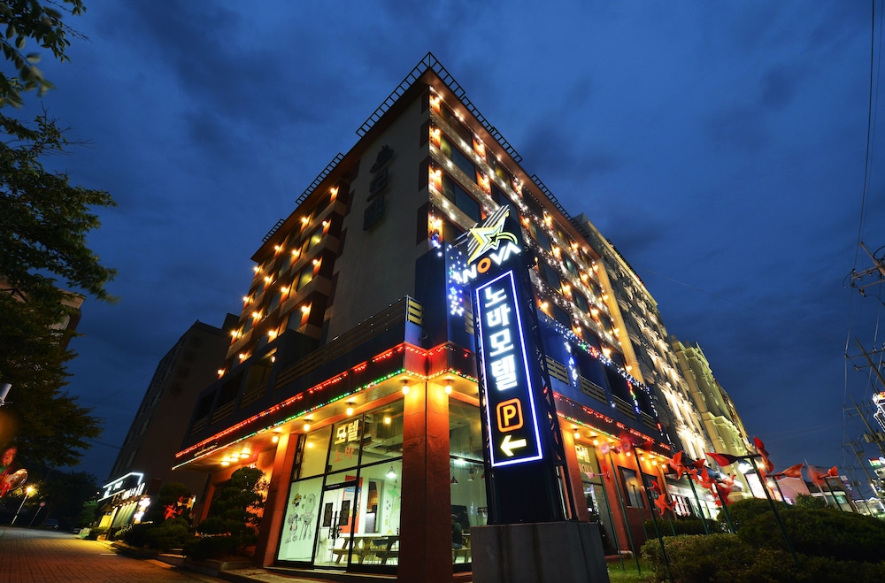 Nova Motel - carbon neutral hotel in Unknown City