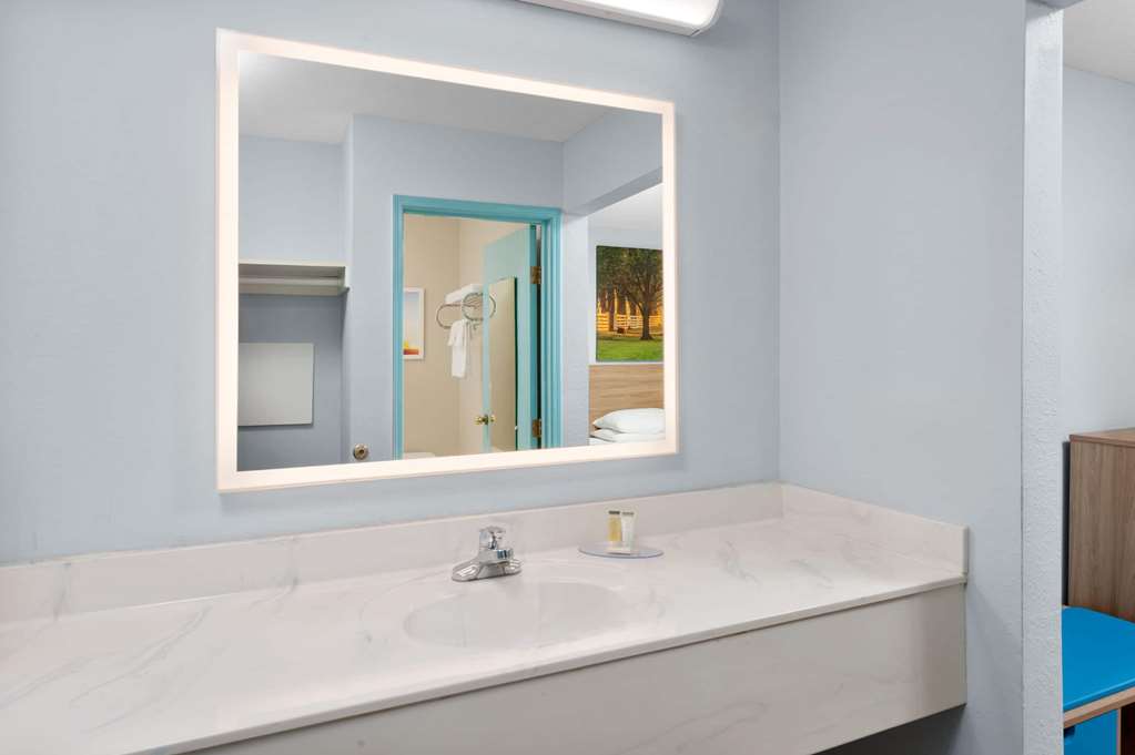 Days Inn & Suites by Wyndham Siler City - photo 18