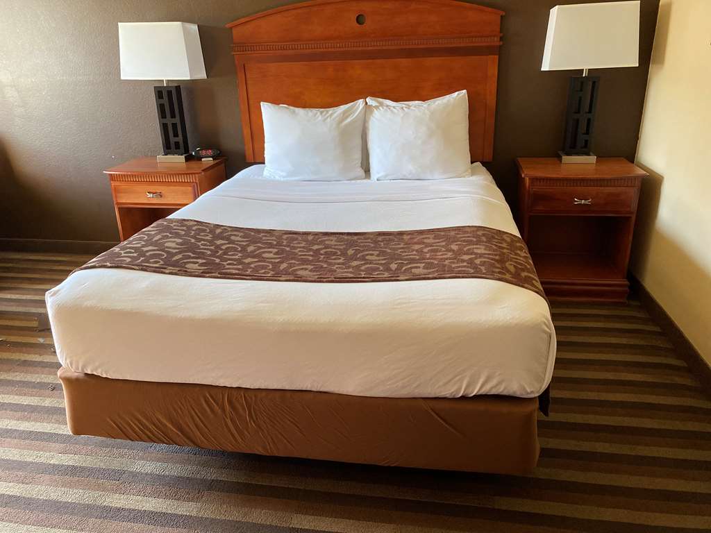 Best Western Manhattan Inn - photo 18