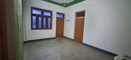 Anmol's stay — hotel near Prayagraj Airport