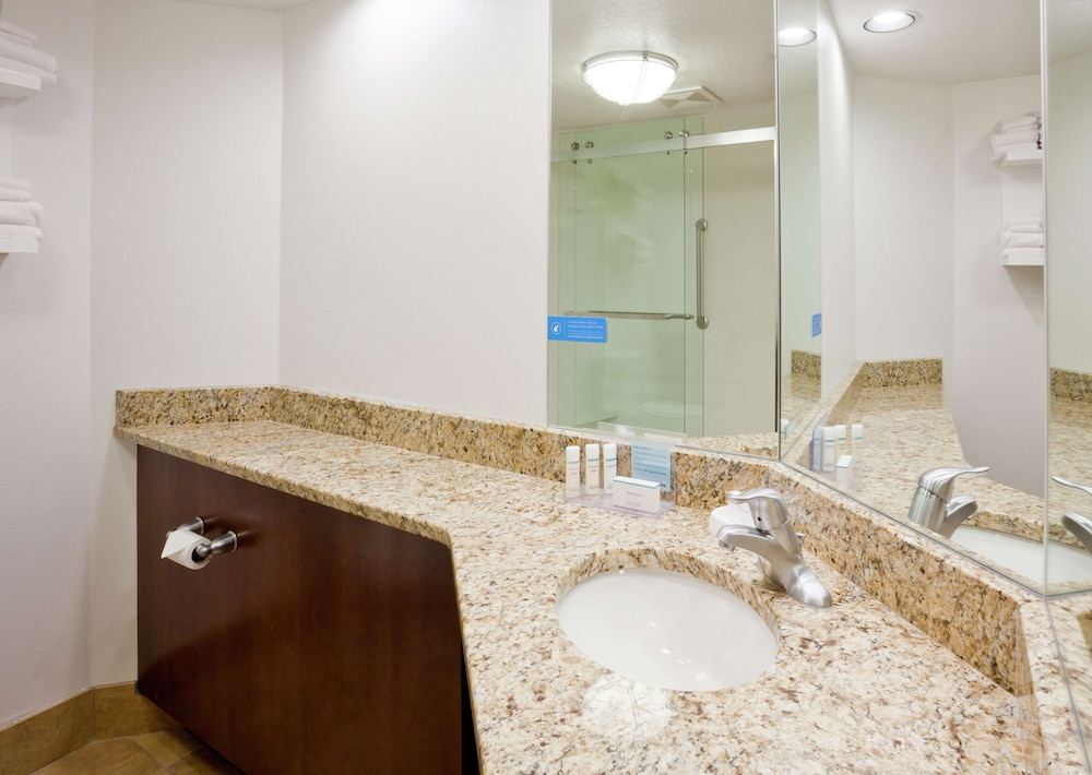 Hampton Inn Duluth Canal Park - photo 43
