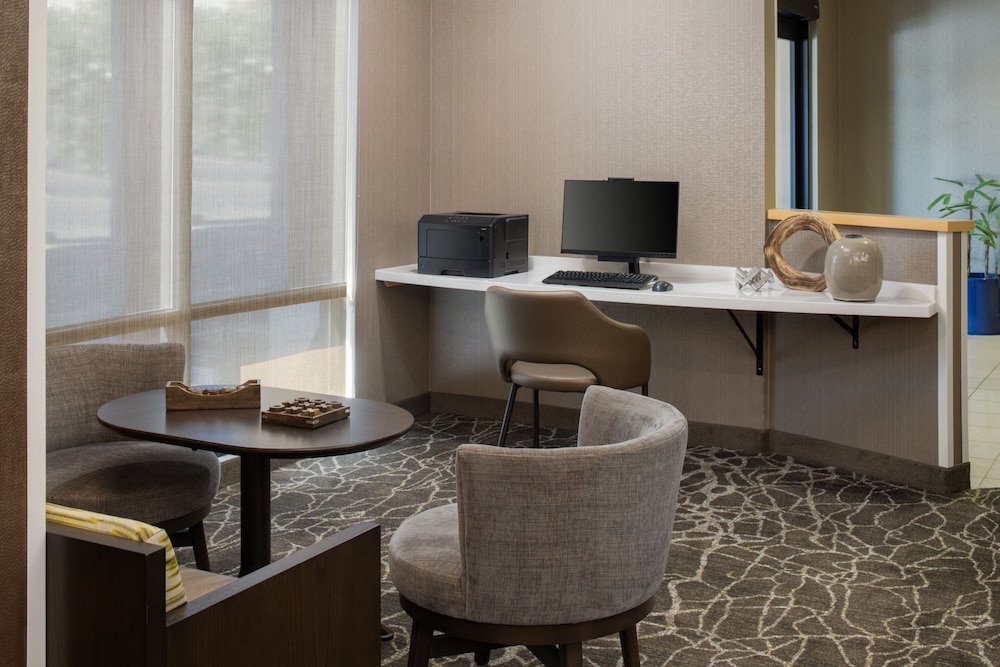 SpringHill Suites by Marriott Medford - photo 2