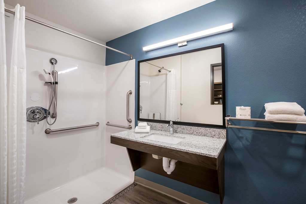 WoodSpring Suites Detroit Madison Heights - photo 12