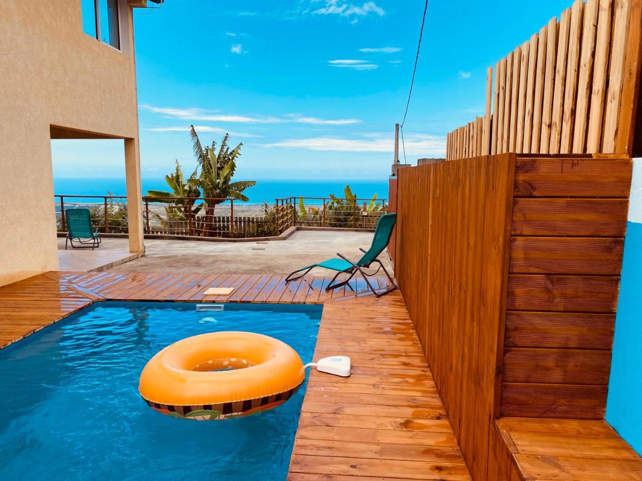 La Caza Léo 120m Piscine vue sur mer in Unknown City, Réunion