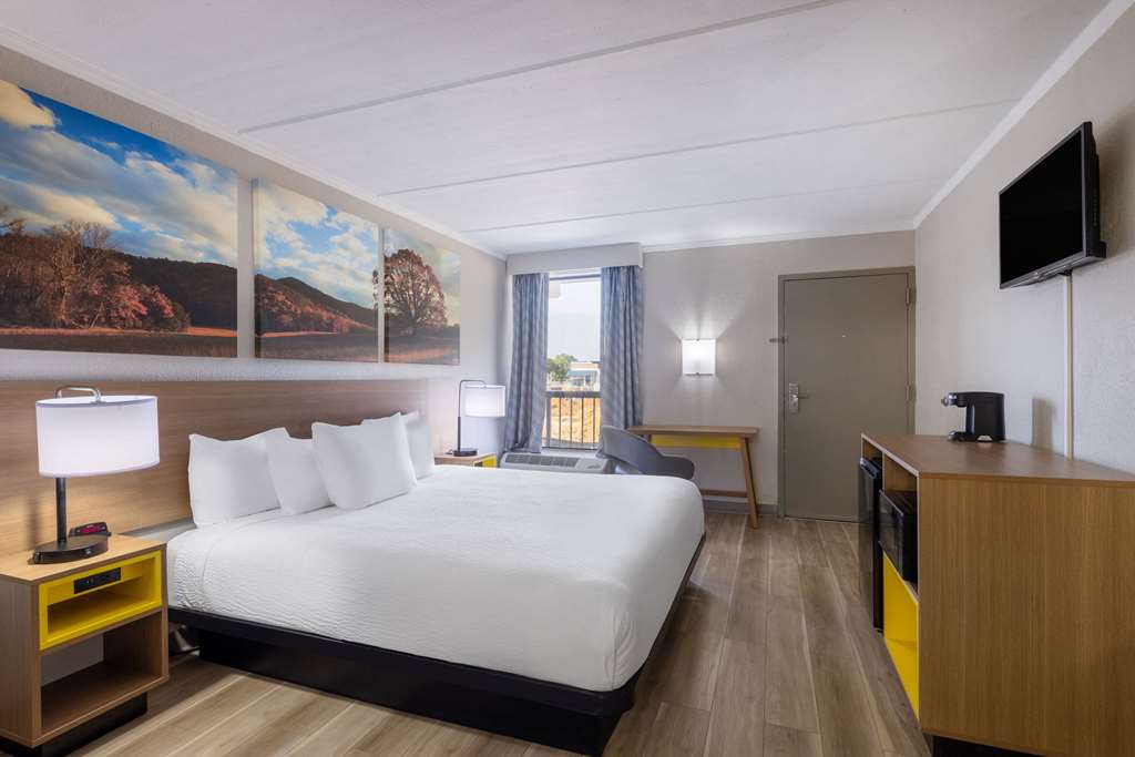 Days Inn & Suites by Wyndham Fort Bragg Cross Creek Mall - photo 20