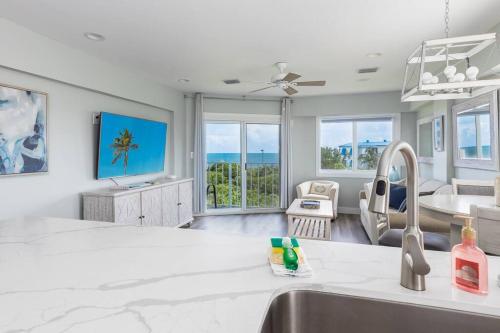 Ocean View Corner Penthouse Ocean Pointe 5416 in Key Largo, United States