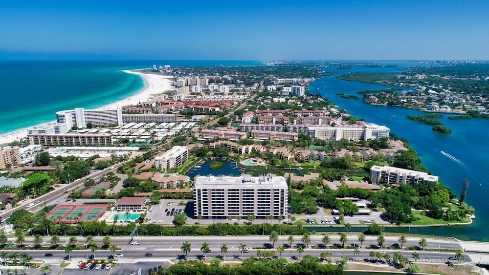 Anchorage Resort Top Floor 2 Bedroom Condo with Gulf Views 2 Condo in Siesta Key, United States