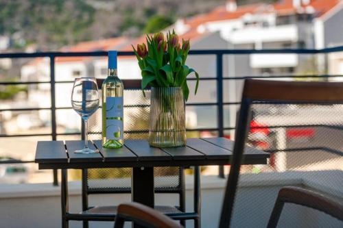 Mokos Modern Suite with Sea View and Jacuzzi