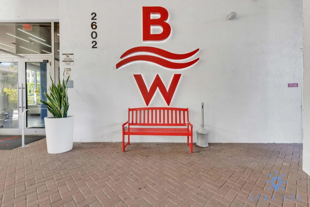 Spacious 2BR Condo Sleeps 6 Beachwalk Resort — 4-Star Luxury Hotel in Hallandale Beach, United States