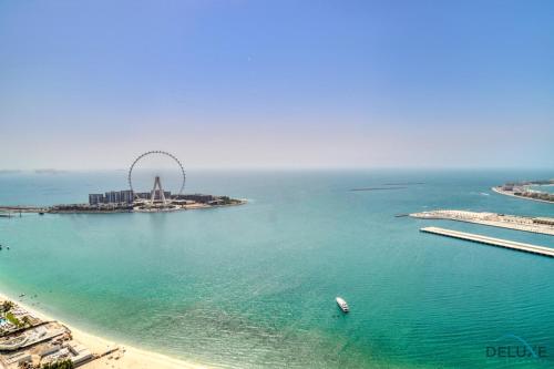Picturesque 3BR with Assistant Room at The One JBR by Deluxe Holiday Homes — 5-Star Luxury Hotel in Dubai, United Arab Emirates