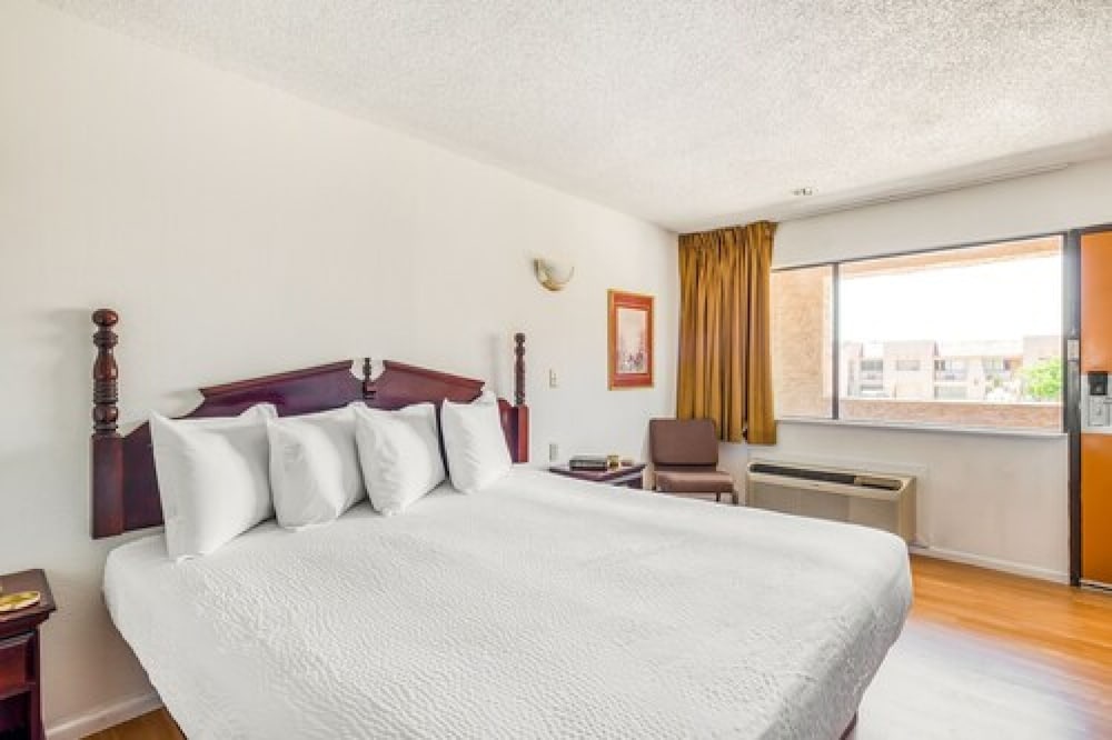 OYO Hotel Groesbeck - photo 16