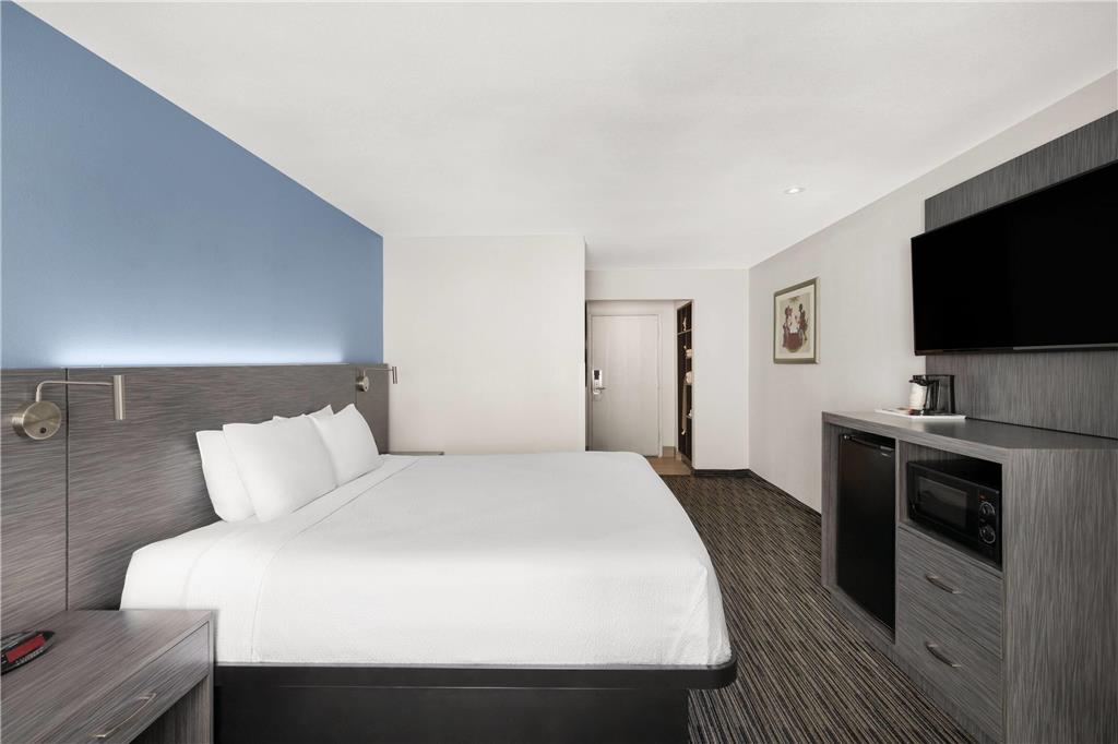 Travelodge Inn & Suites by Wyndham Anaheim on Disneyland Dr - photo 12