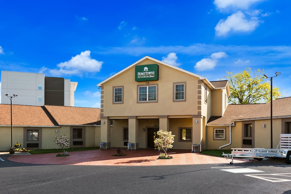 HomeTowne Studios Denver PA - last minute hotel in Denver