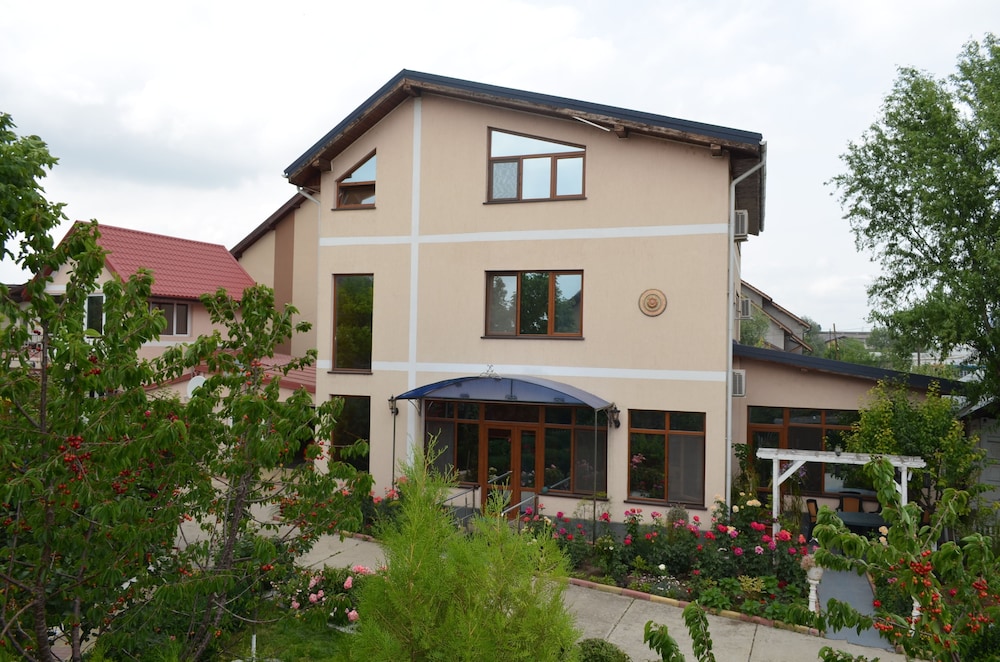 Vilaverde - carbon neutral hotel in Pantelimon