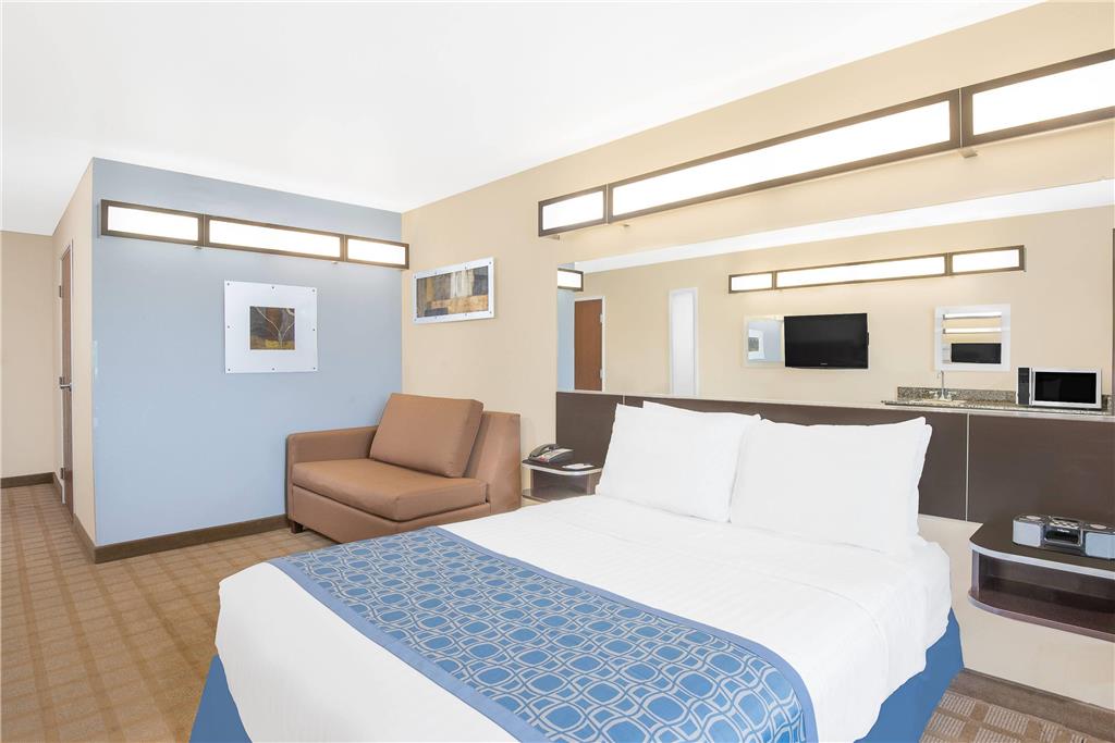 Microtel Inn & Suites by Wyndham Waynesburg - photo 6