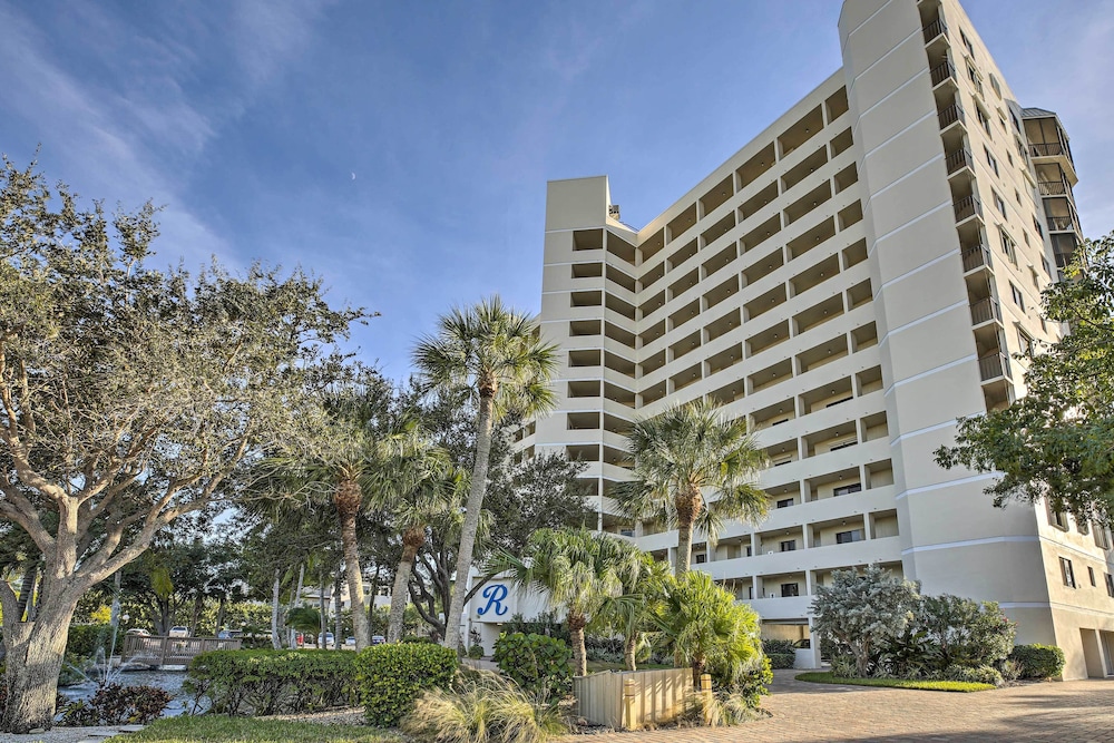 Luxe Beachfront Family Condo w Resort Amenities - photo 21