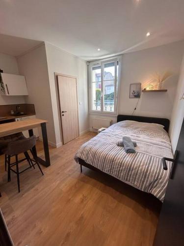 Beau Studio Tout Equipe in Nancy, France