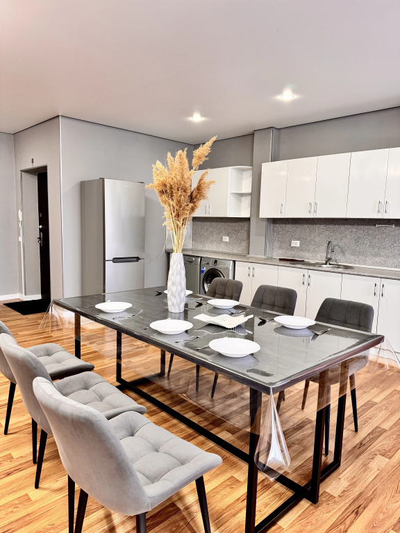 Trekhkomnatnaya V Tsentre Ryadom S Parkom Flat in Yessentuki, Russia