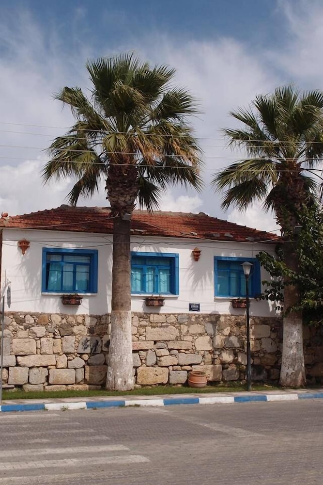 Mavi Beyaz Pansiyon — Seferihisar
