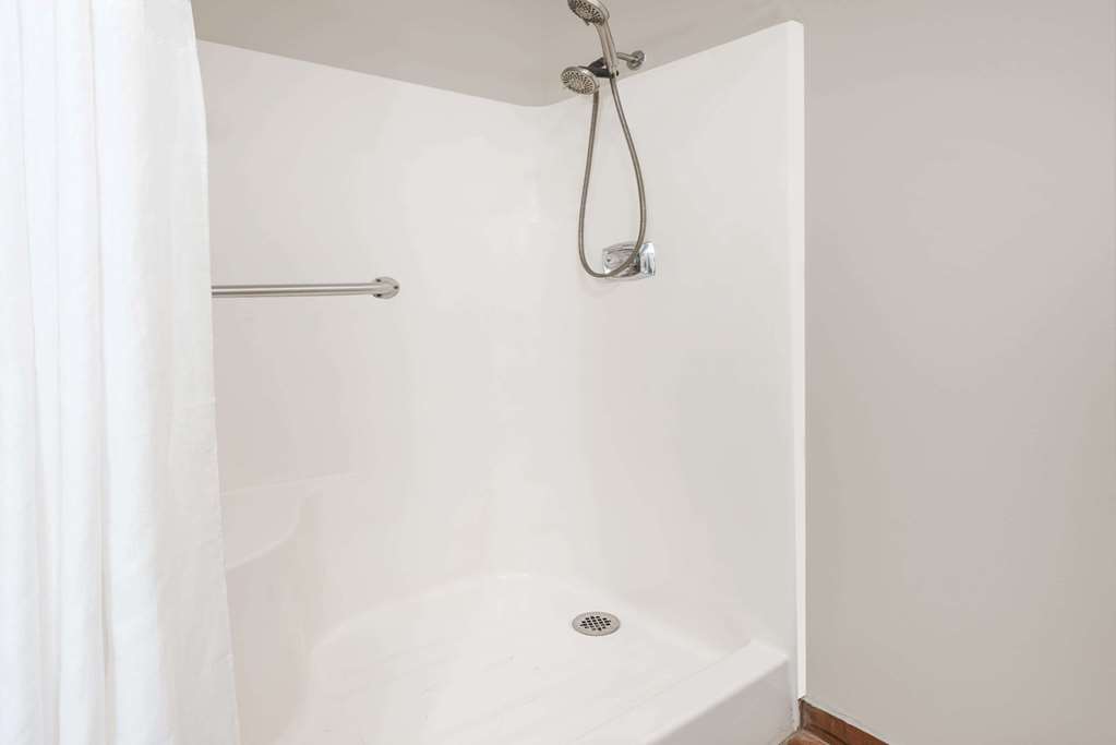 Super 8 by Wyndham Warrensburg - photo 5