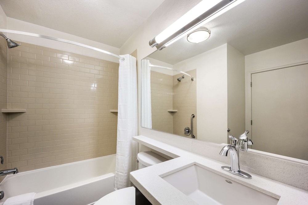 Sonesta Simply Suites Phoenix Glendale - photo 11