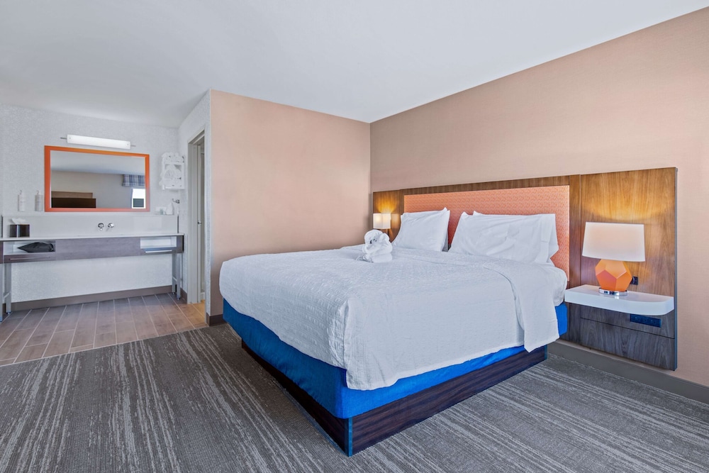 Hampton Inn & Suites Greeley - photo 7