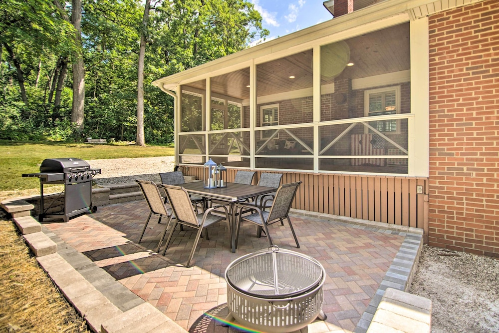 Sun Lit Lake Geneva Sanctuary with BBQ Patio — hotel in Lake Geneva