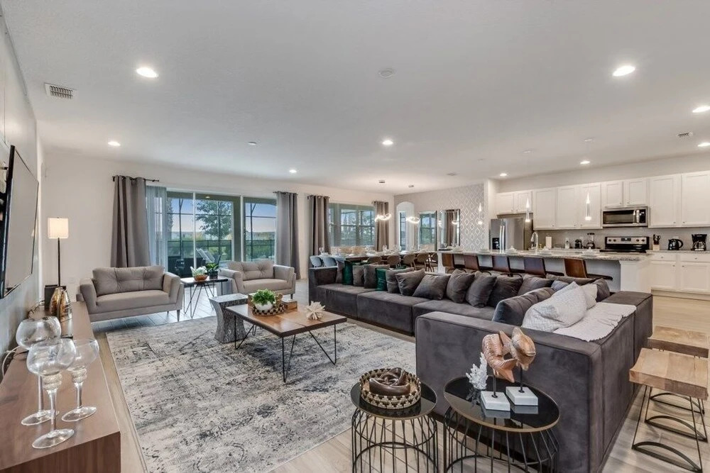 14 Bedroom 11 Bathrrom Sleeps 30 Over 6250 sq Feet 14 Home by Redawning — 4-Star Luxury Hotel in Davenport, United States