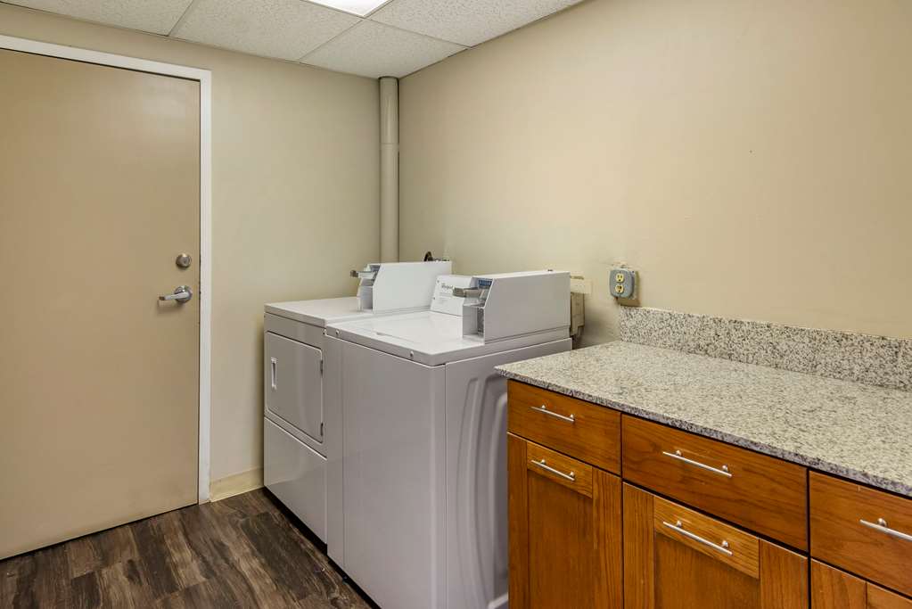 Comfort Inn & Suites near Six Flags - photo 33