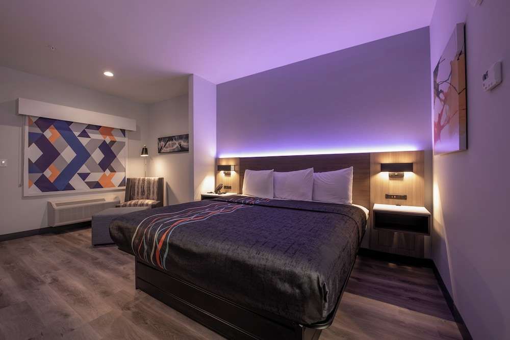 Express INN & Suites - last minute hotel in Houston