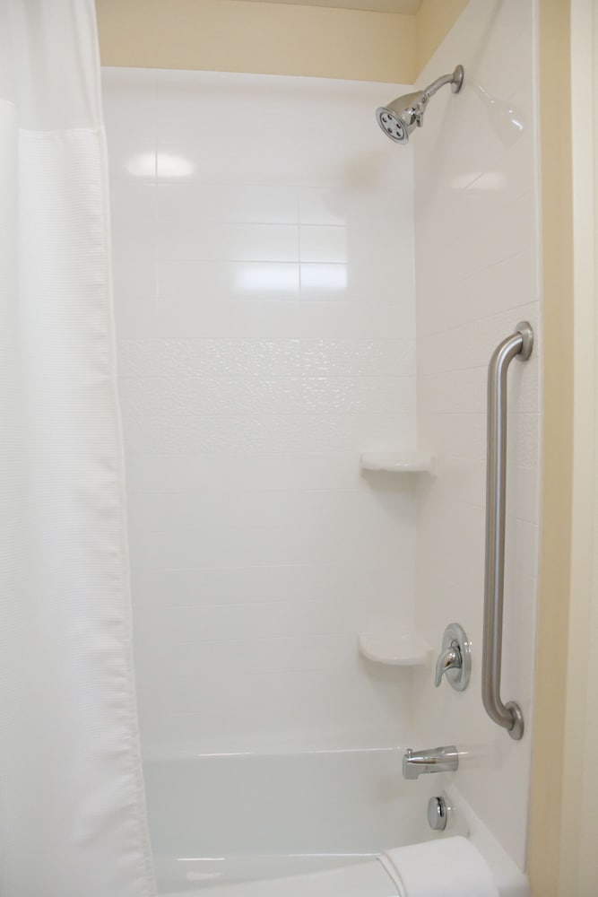 Fairfield Inn & Suites by Marriott Ames - photo 12
