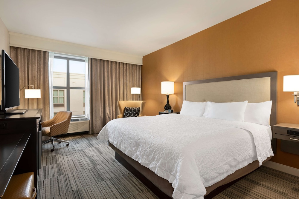 Hampton Inn & Suites Roanoke Downtown - photo 7
