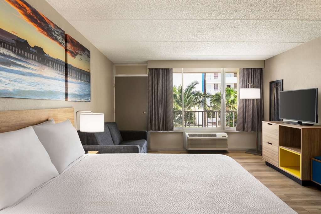 Days Inn by Wyndham Cocoa Beach Port Canaveral - photo 9