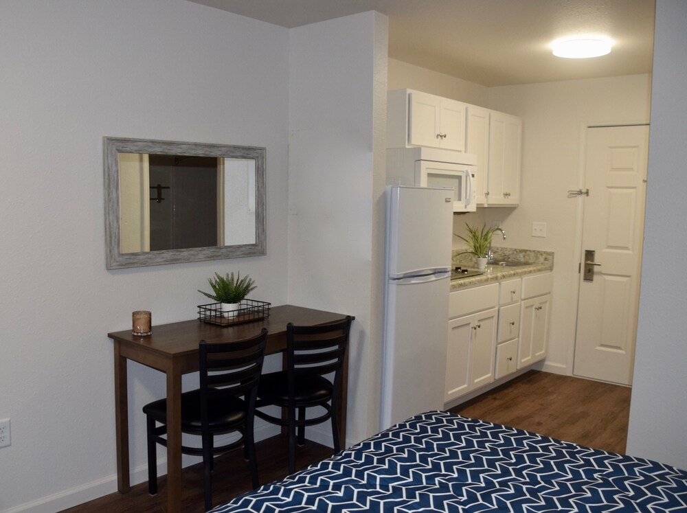 Stay Plus Extended Stay Suites - photo 4
