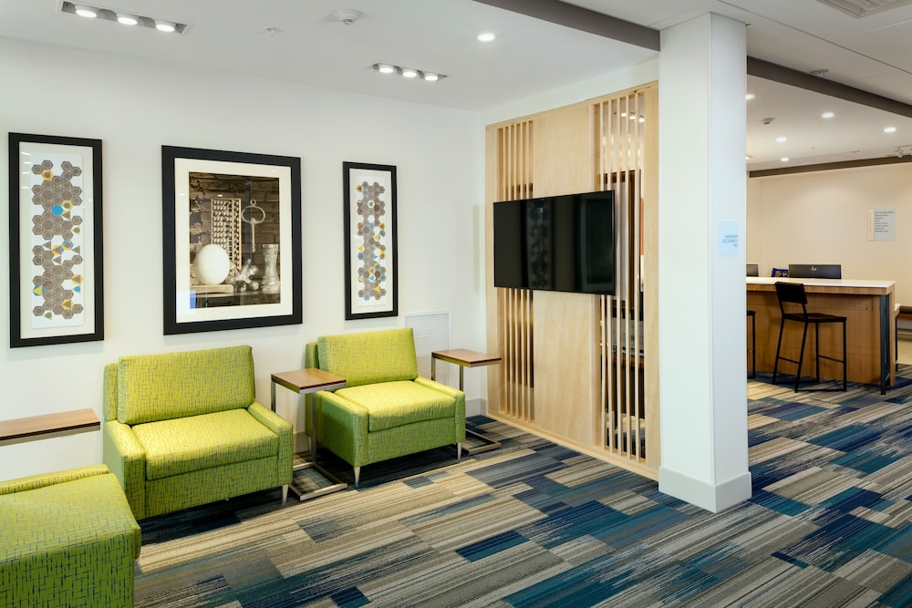 Holiday Inn Express & Suites Medford by IHG - photo 38